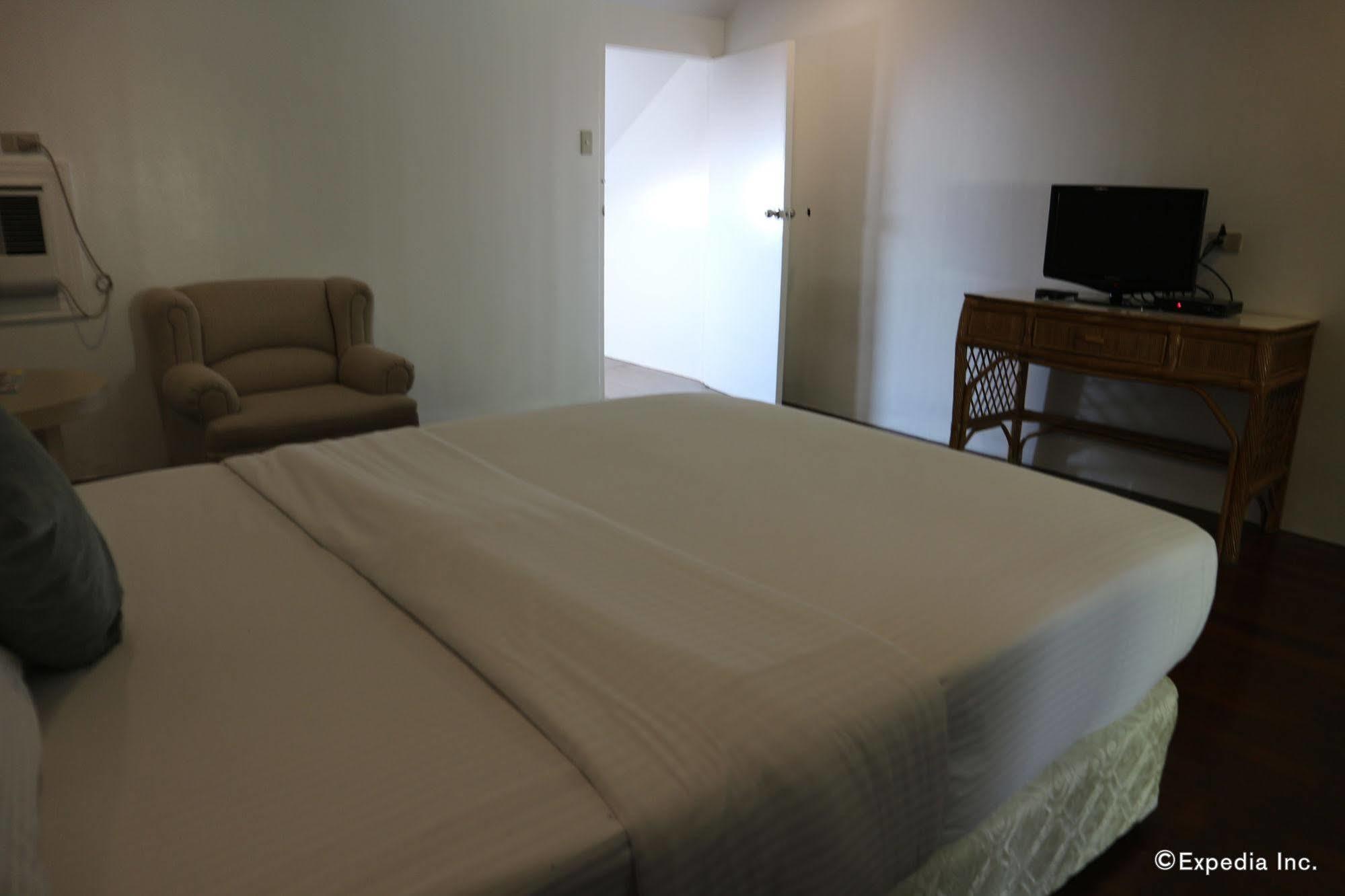 Sta. Monica Beach Club Dumaguete City Bagian luar foto